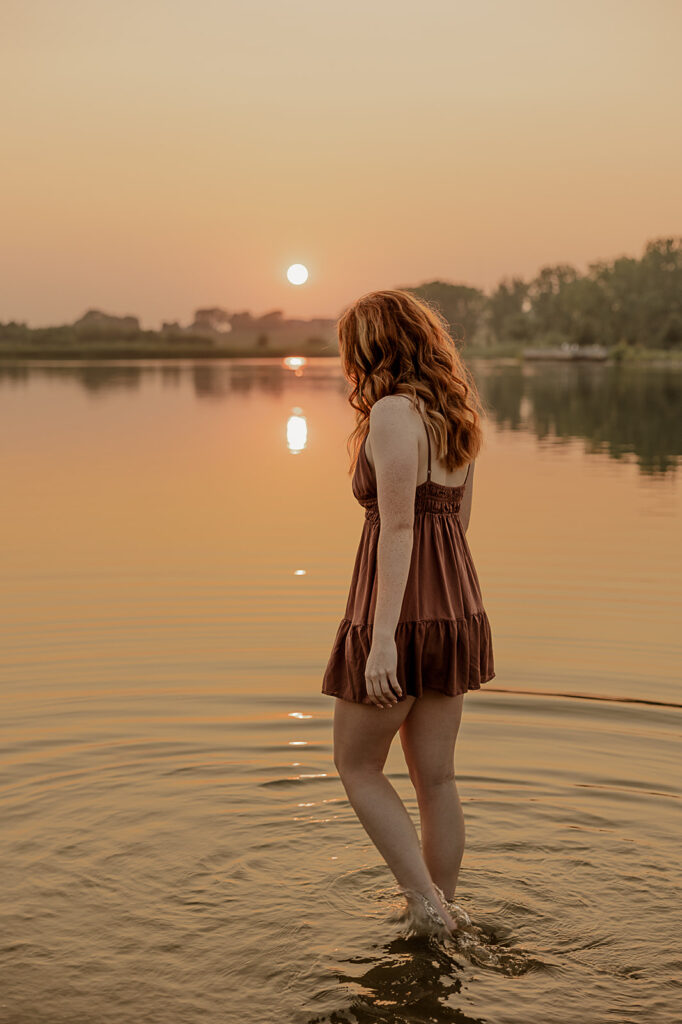 golden hour senior photoshoot in iowa