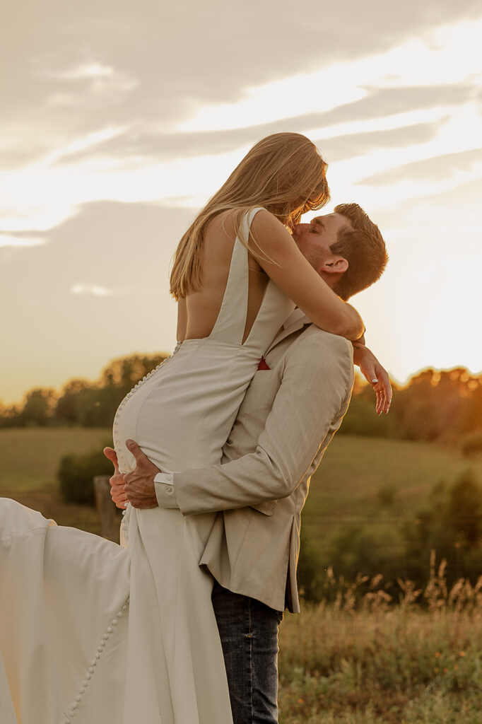 iowa wedding photographer wedding photo poses bride and groom