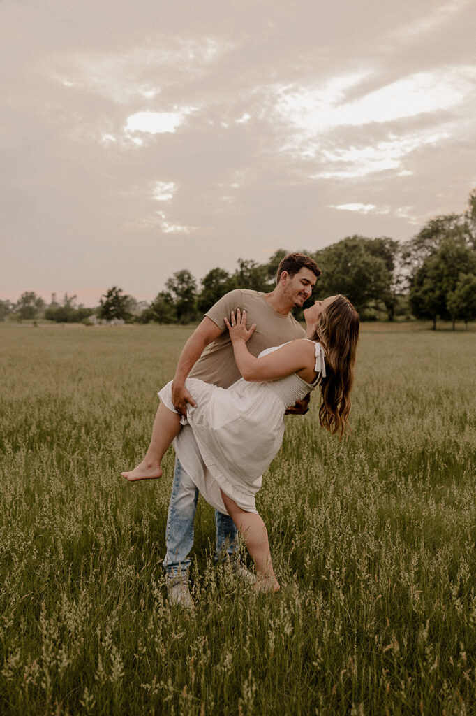 dip kiss pose in a field engagement photos fun