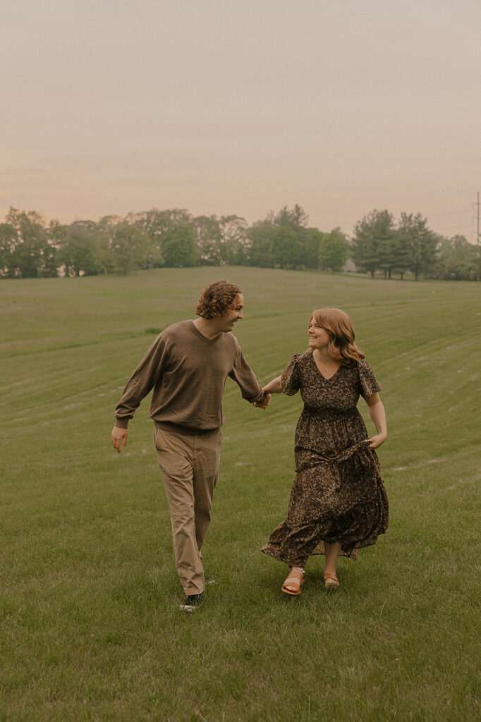 candid and romantic couple poses iowa engagement photographer