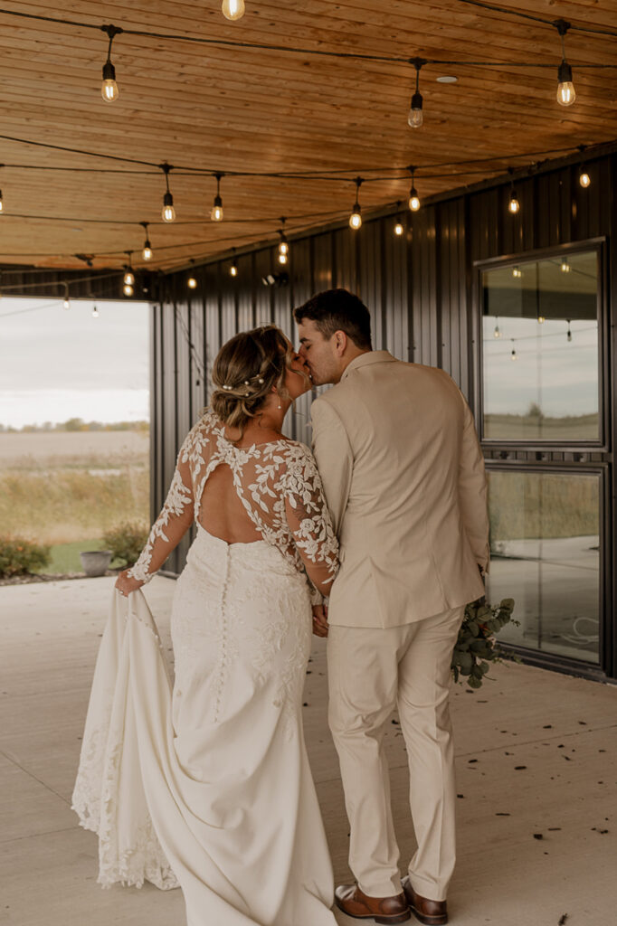 eagles ledge iowa wedding photos with bride and groom