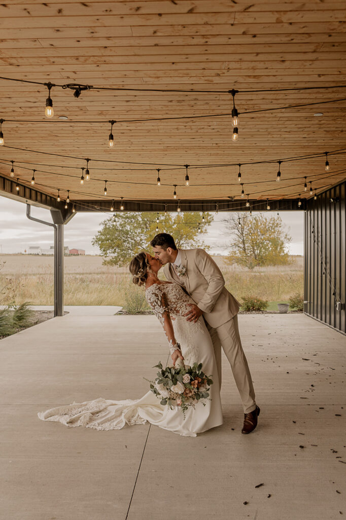 eagles ledge iowa wedding photos with bride and groom