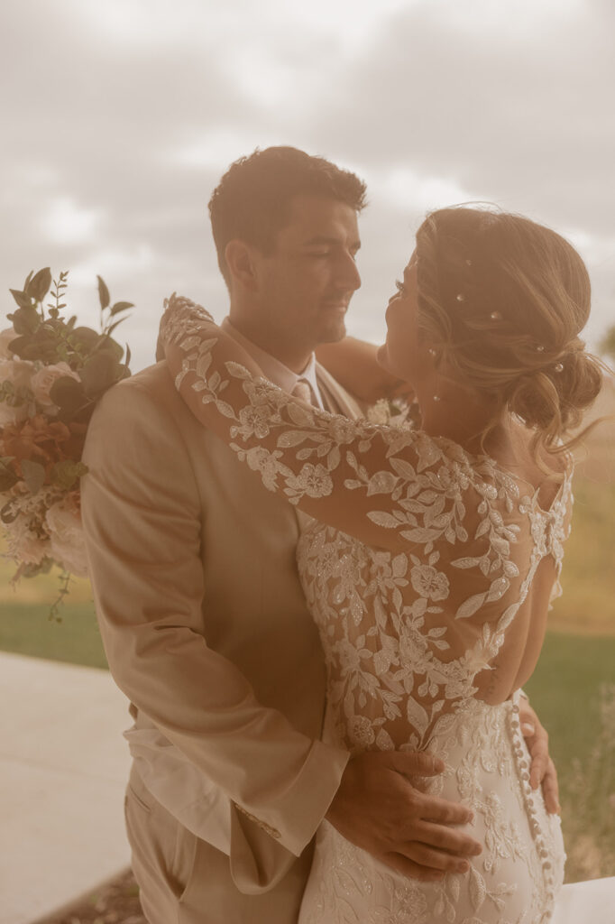 eagles ledge iowa wedding photos with bride and groom