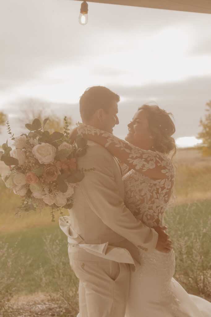 eagles ledge iowa wedding photos with bride and groom