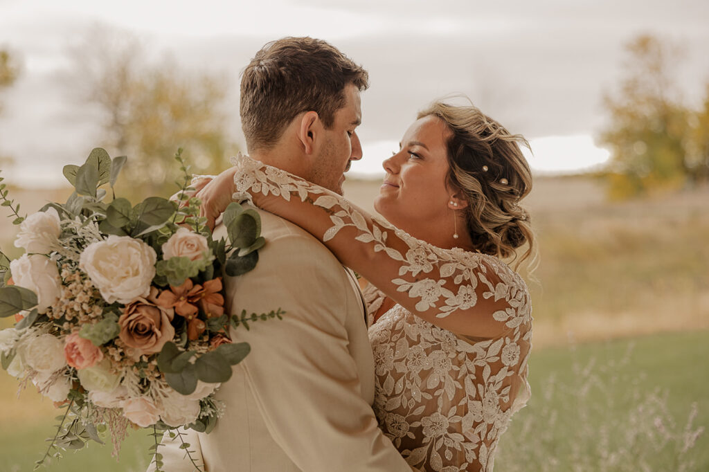 eagles ledge iowa wedding photos with bride and groom