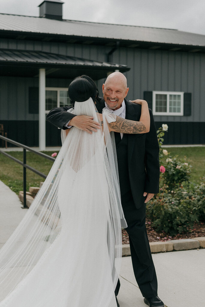 first look wedding photos in des moined