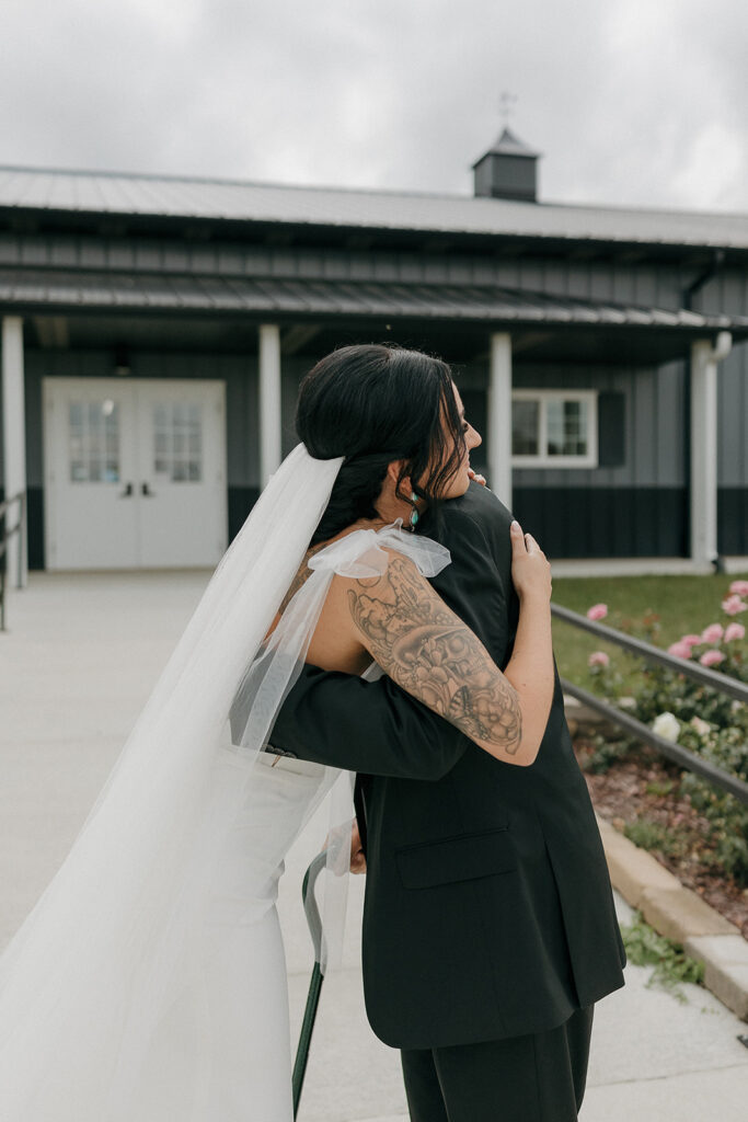 first look wedding photos in des moined