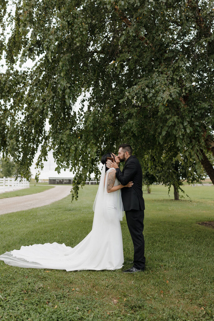 romantic wedding photos outdoors in des moines