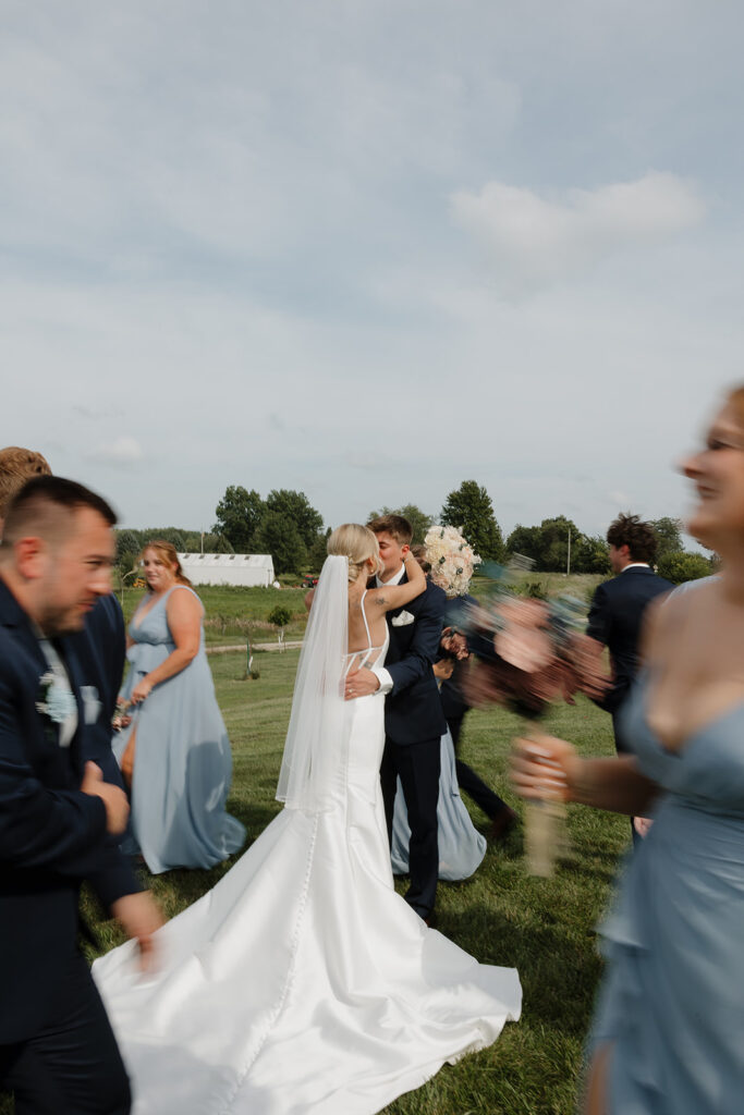 unique wedding poses with bridal party candid photos