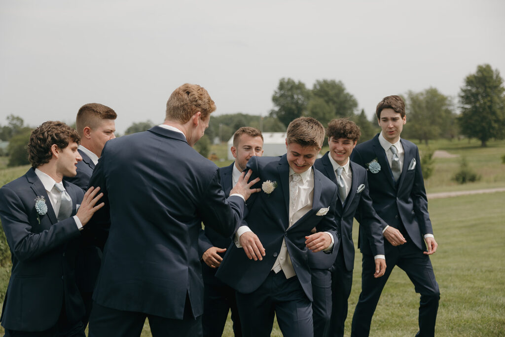 groomsmen photos candid outdoor