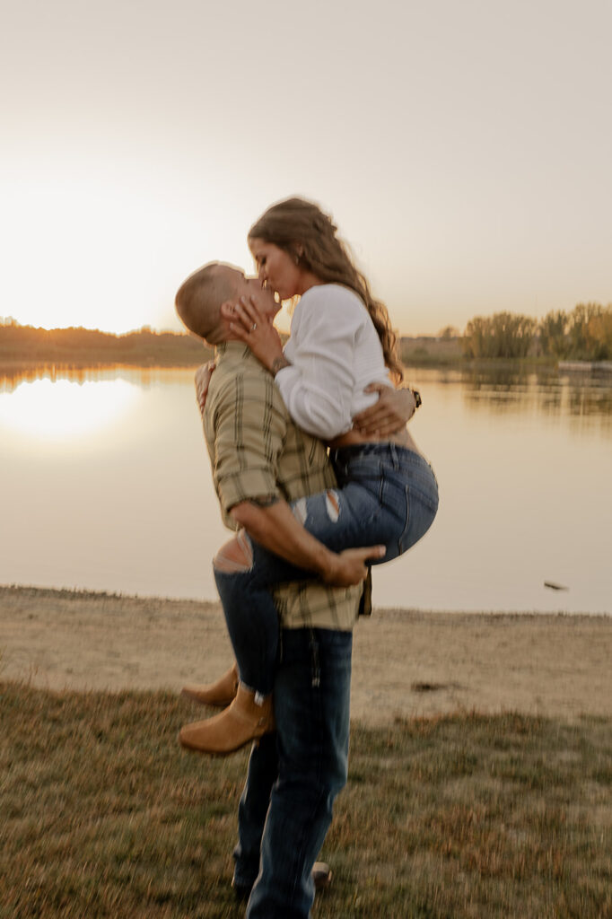 sunset couples photoshoot engagement pictures