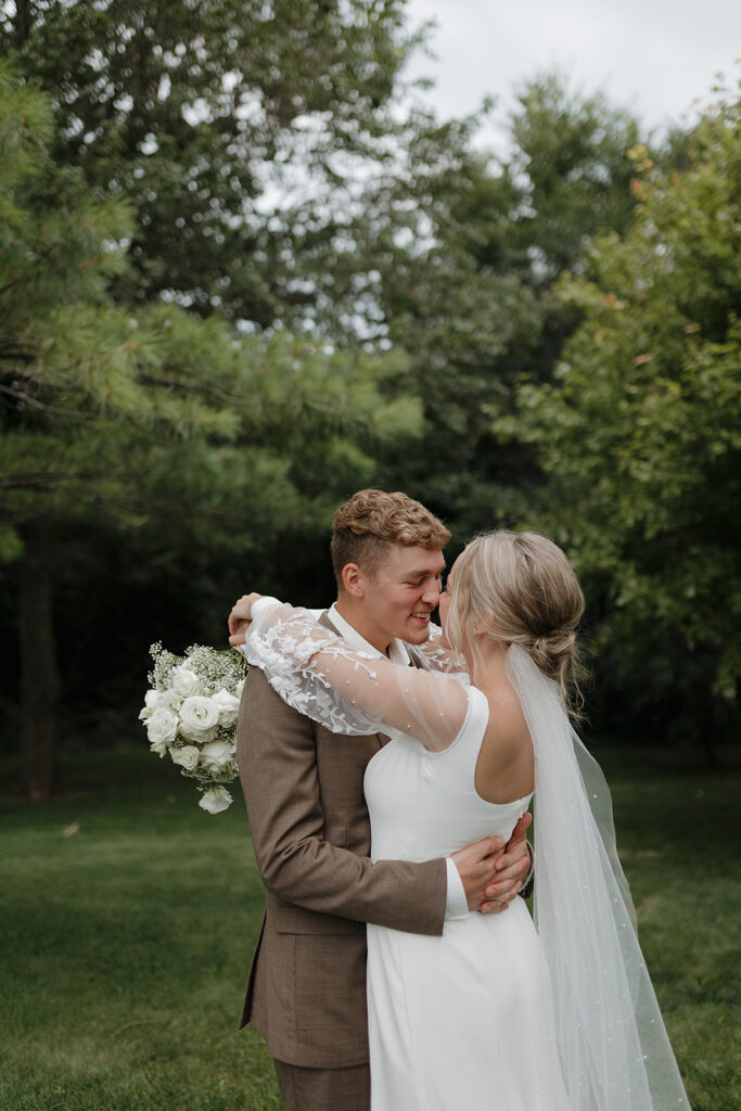 bride and groom outdoor wedding photos in iowa