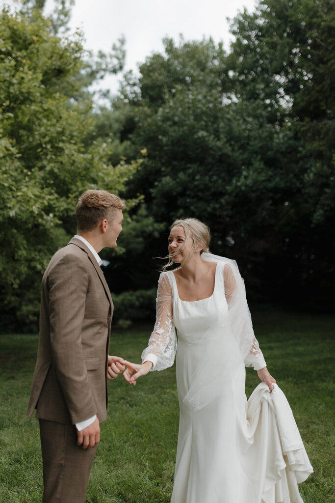 bride and groom outdoor wedding photos in iowa