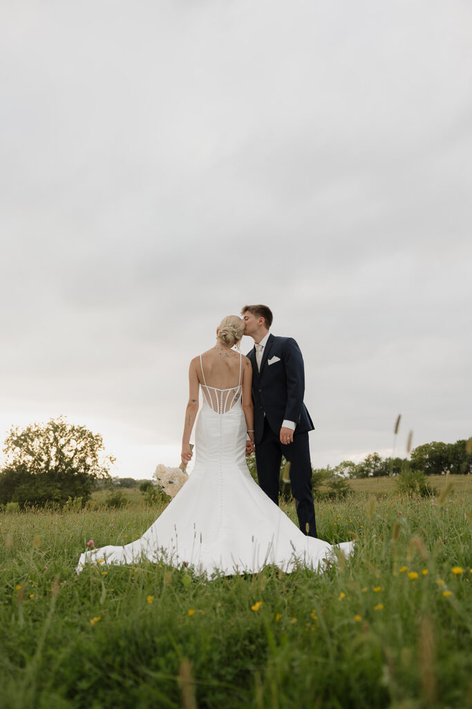 The Best Time for a Wedding in Iowa: Weather, Scenery, and Seasonal Perks