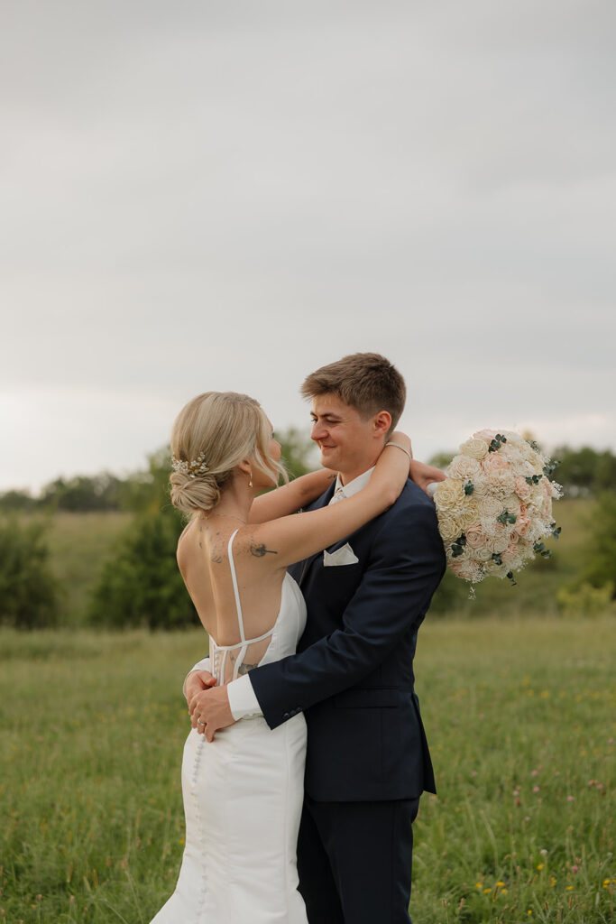 sunset wedding pictures with bride and groom in a vineyard