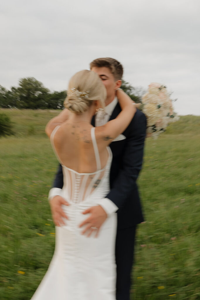 sunset wedding pictures with bride and groom in a vineyard