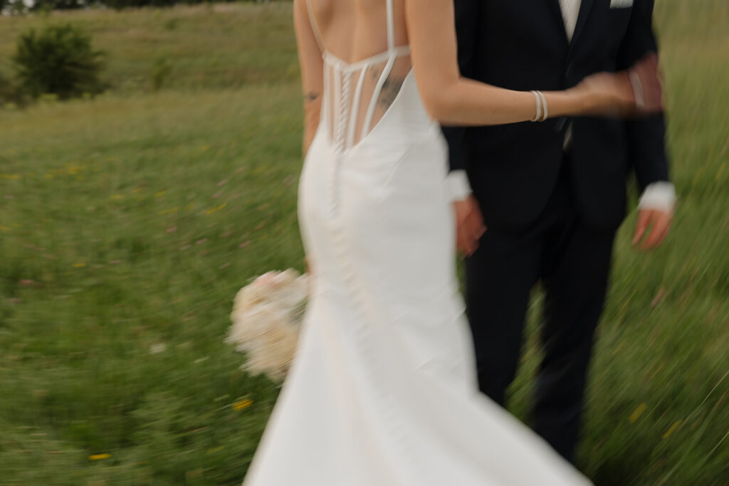 sunset wedding pictures with bride and groom in a vineyard