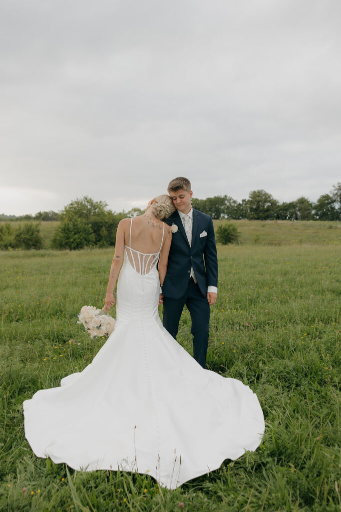 outdoor wedding photos des moines wedding photographer