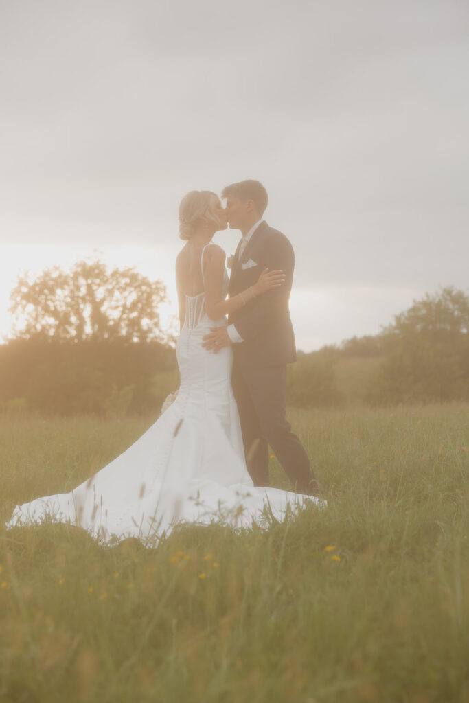 outdoor wedding photos des moines wedding photographer