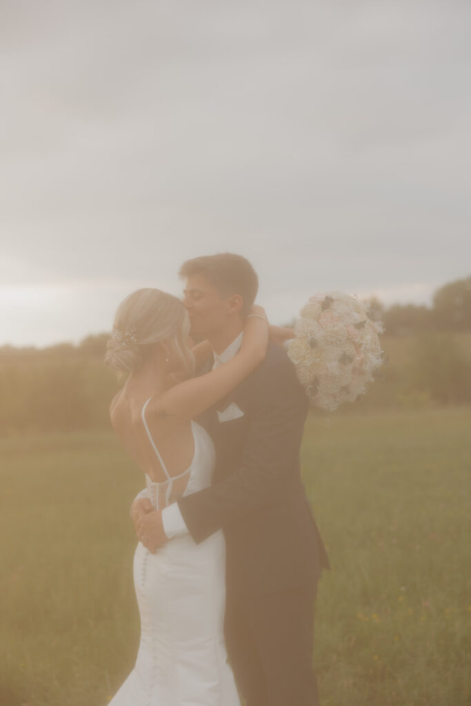 outdoor wedding photos des moines wedding photographer