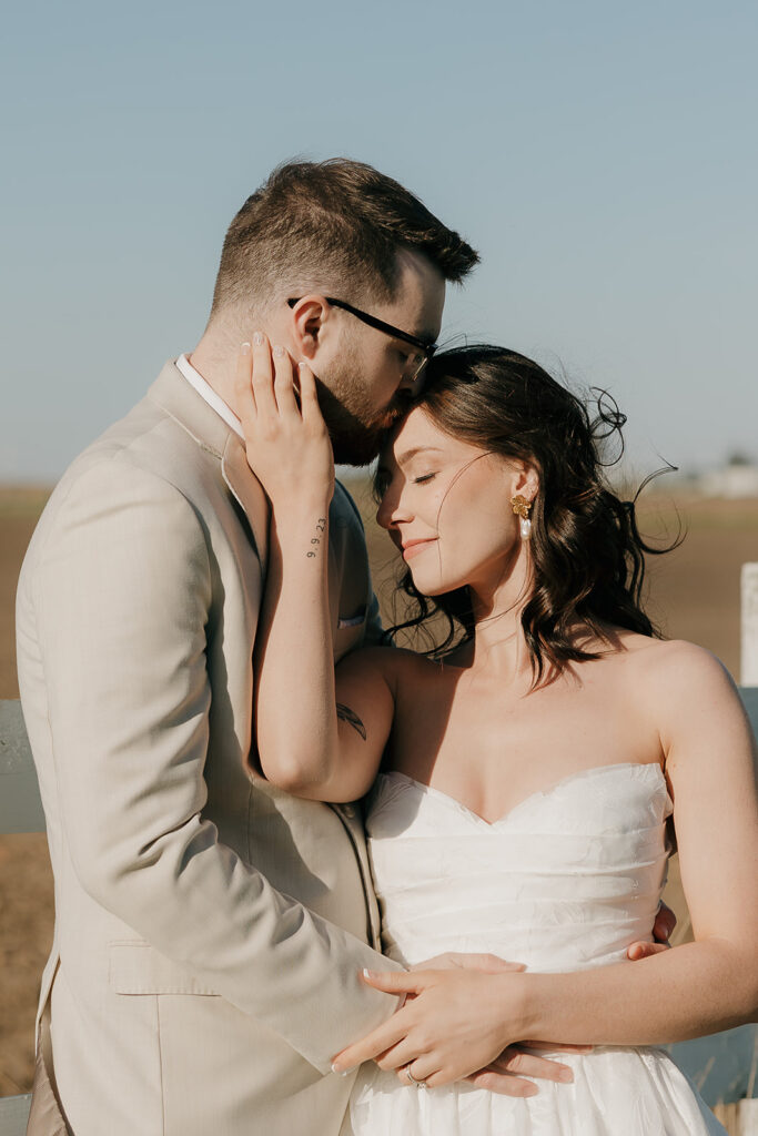 sunset bride and groom photos in des moines iowa wedding venues