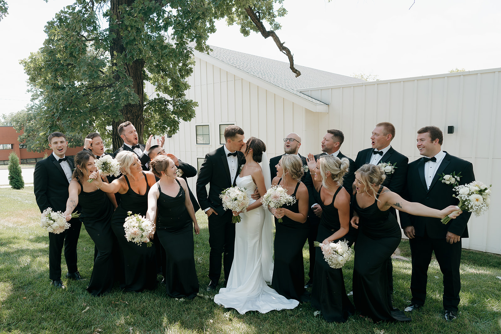 How to Choose Wedding Colors for a Summer Wedding That You'll Still Love Forever